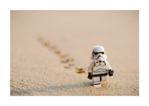 Juliste Lego Star Wars figure in sand Juliste 1